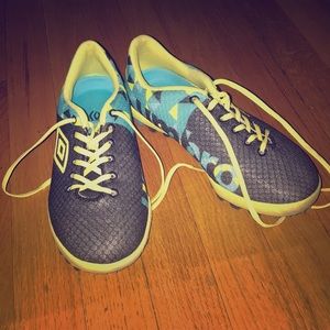 umbro women’s indoor cleats